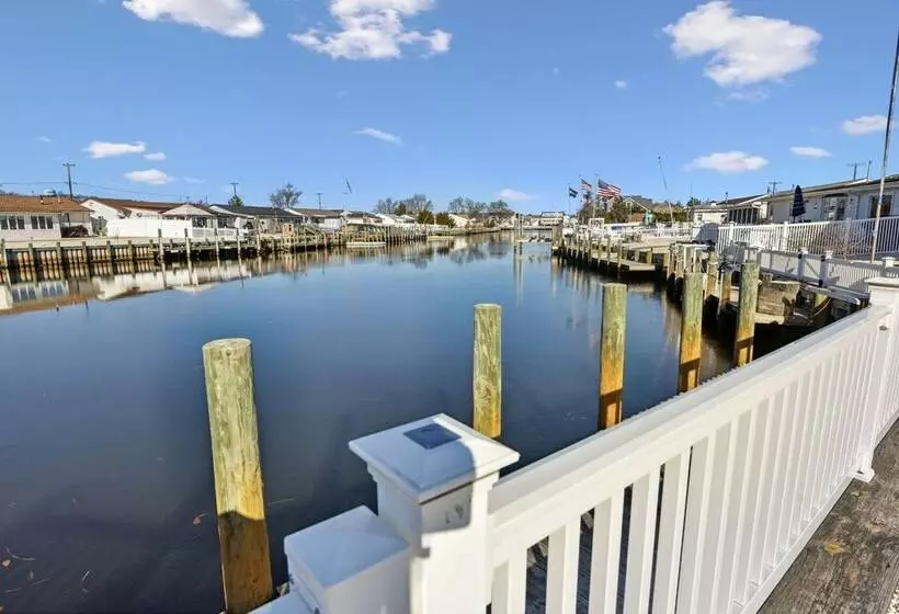 Maaseutuhotelli Waterfront Beach House