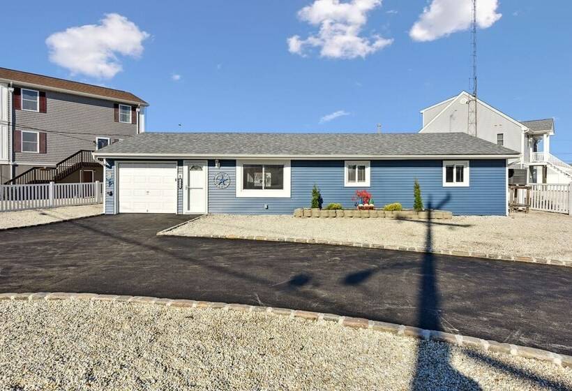 교외 호텔 Waterfront Beach House