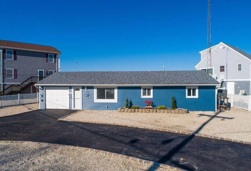 교외 호텔 Waterfront Beach House