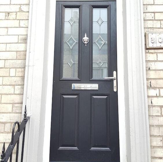 Large House Short Walk To Harbour