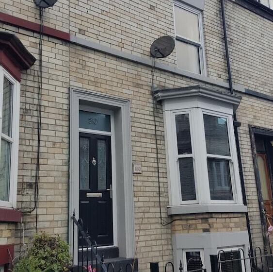 Large House Short Walk To Harbour