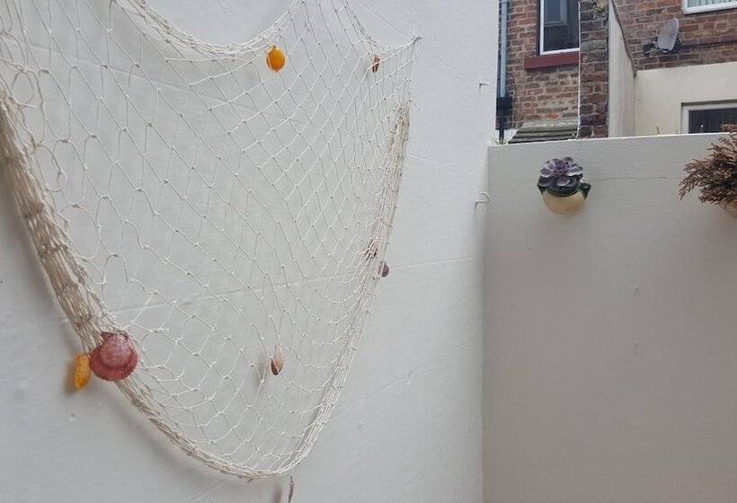 Large House Short Walk To Harbour