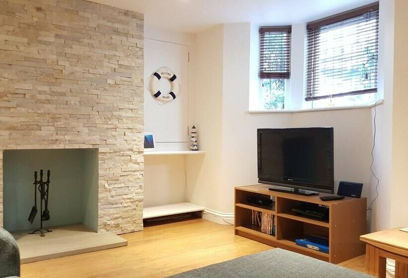 Large House Short Walk To Harbour