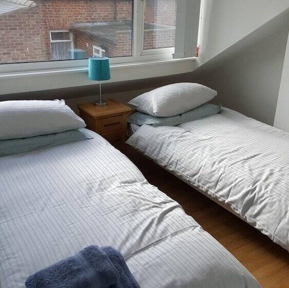 Large House Short Walk To Harbour