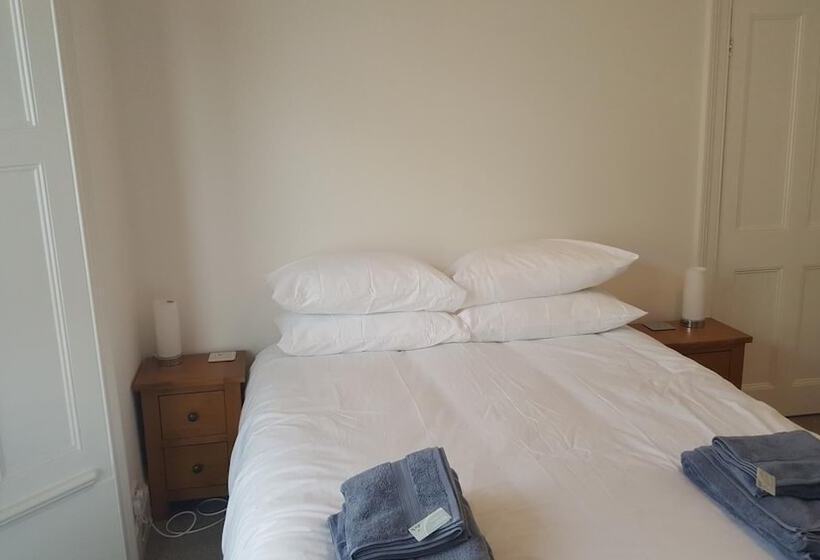 Large House Short Walk To Harbour