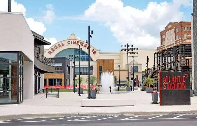 پانسیون Ravishing Downtown Home