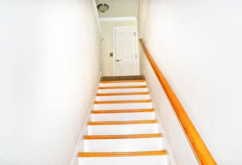 پانسیون Ravishing Downtown Home