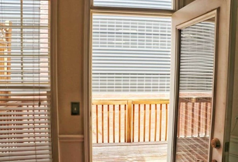 پانسیون Ravishing Downtown Home