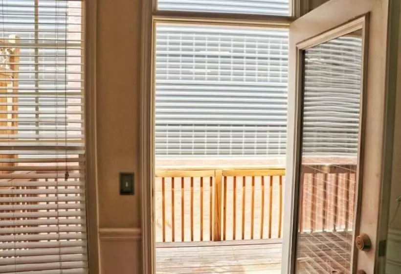 پانسیون Ravishing Downtown Home