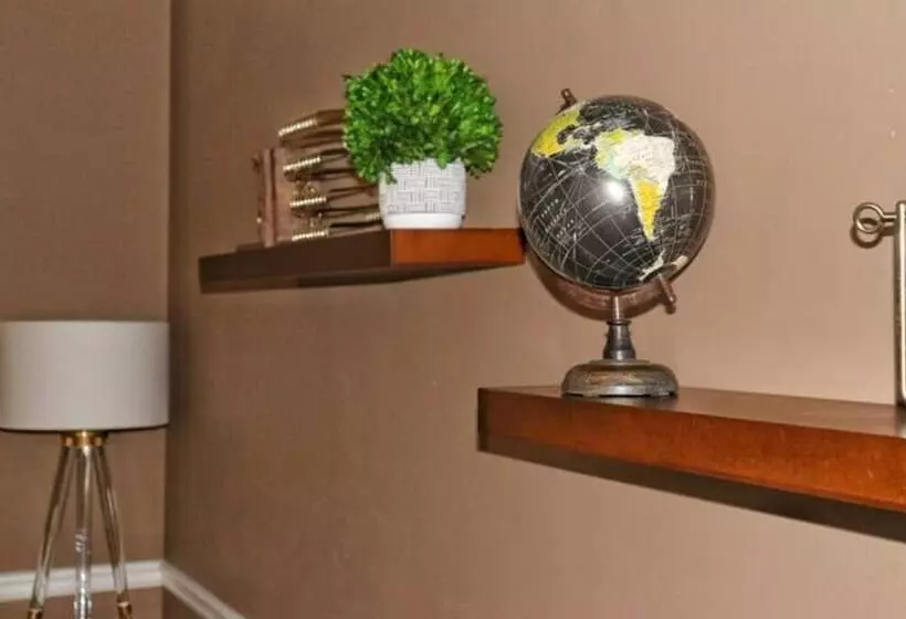 پانسیون Ravishing Downtown Home