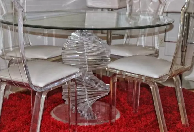 پانسیون Ravishing Downtown Home