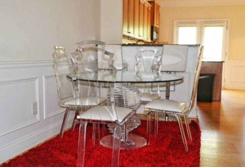 پانسیون Ravishing Downtown Home