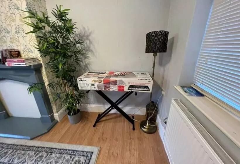 レジデンス Cosy 2 Bed House In Hucknall, Nottingham