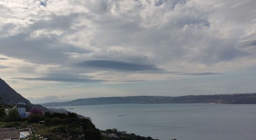 اقامتگاه Immaculate 3 Bed House In Chania