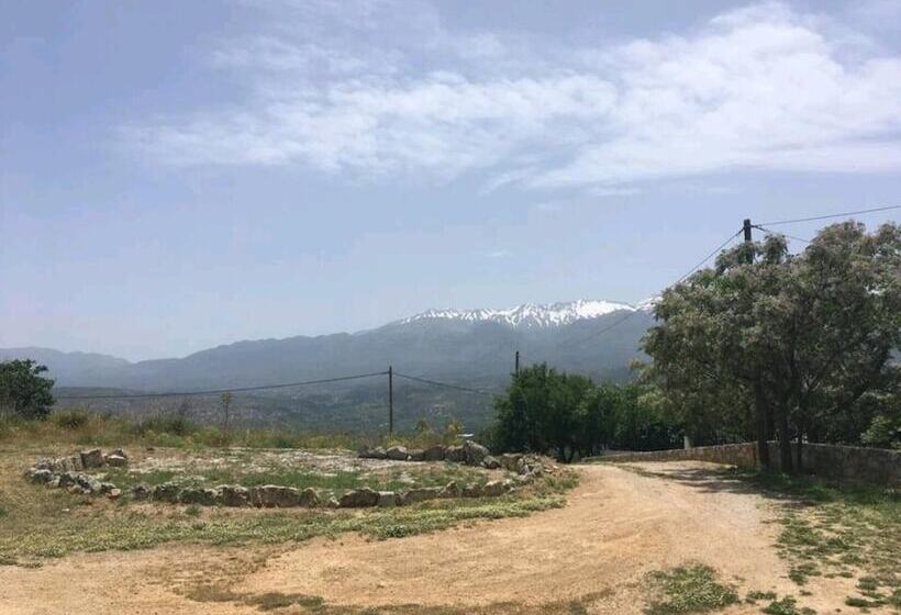 اقامتگاه Immaculate 3 Bed House In Chania