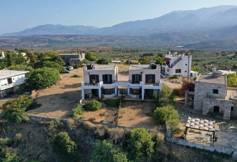 اقامتگاه Immaculate 3 Bed House In Chania