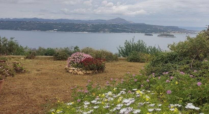 اقامتگاه Immaculate 3 Bed House In Chania