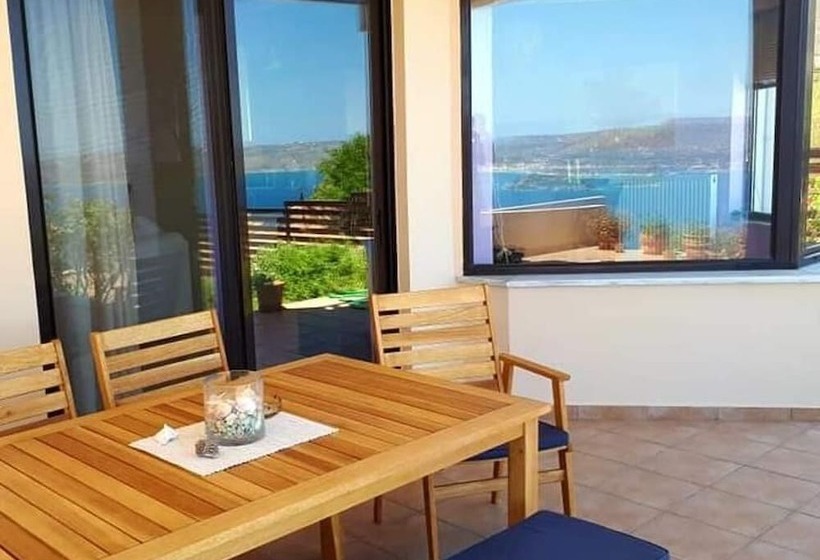 اقامتگاه Immaculate 3 Bed House In Chania
