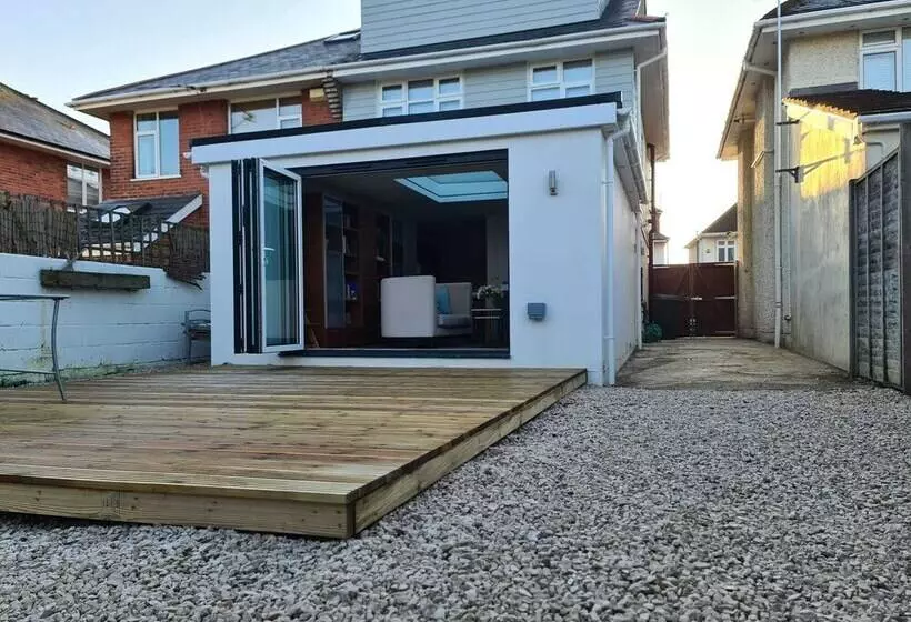 レジデンス Newly Refurbished 4 Bed House In Bournemouth