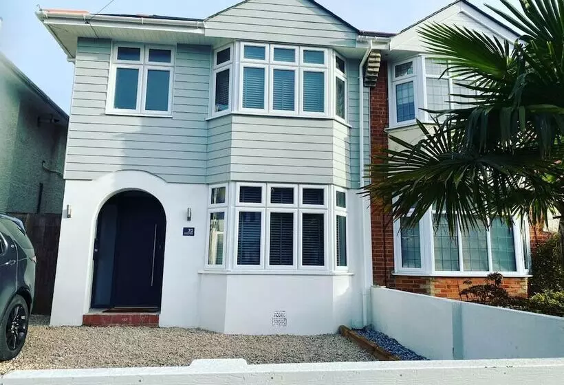 レジデンス Newly Refurbished 4 Bed House In Bournemouth