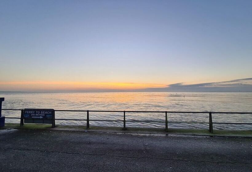 اقامتگاه Newly Refurbished 4 Bed House In Bournemouth