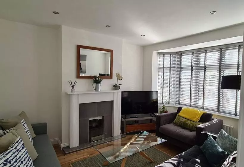 レジデンス Newly Refurbished 4 Bed House In Bournemouth