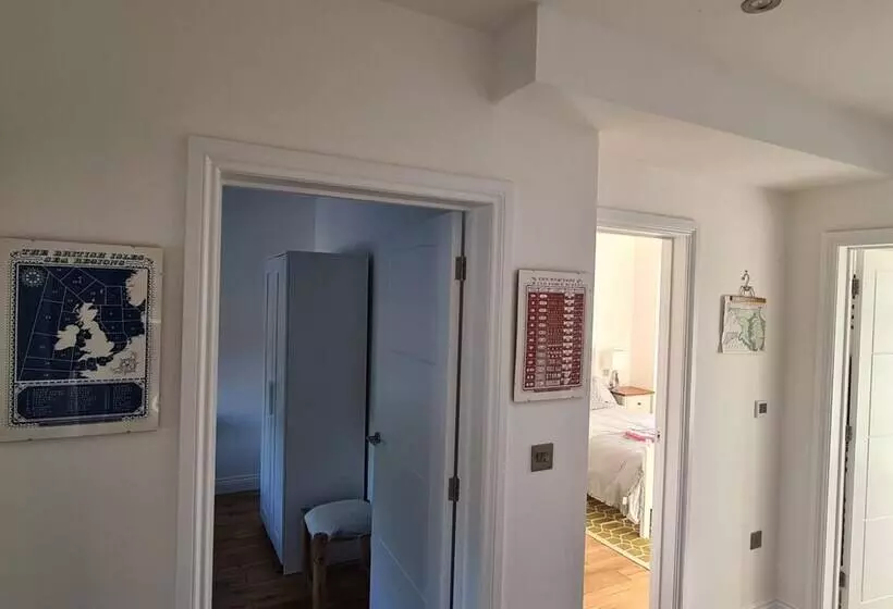 レジデンス Newly Refurbished 4 Bed House In Bournemouth