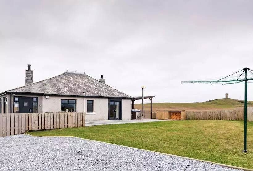 Residenssi Stunningly Refurbished 1 Bed Home On The N/e Coast