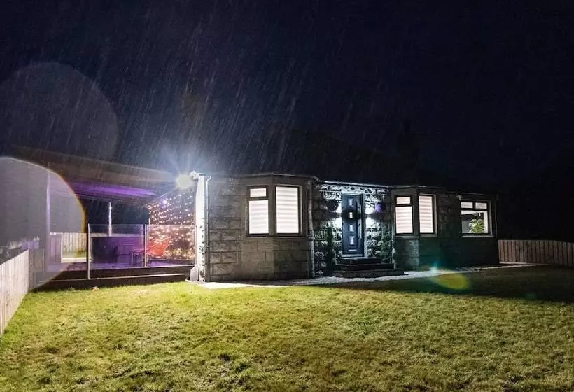 Residenssi Stunningly Refurbished 1 Bed Home On The N/e Coast