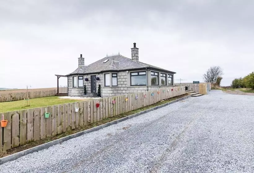 Residenssi Stunningly Refurbished 1 Bed Home On The N/e Coast