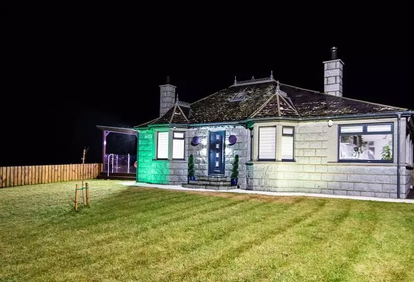 Residenssi Stunningly Refurbished 1 Bed Home On The N/e Coast