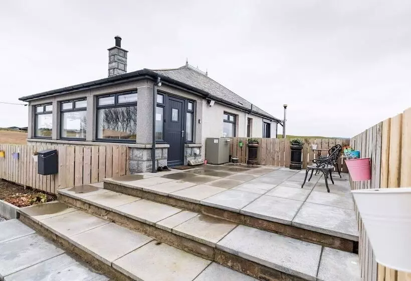 Residenssi Stunningly Refurbished 1 Bed Home On The N/e Coast