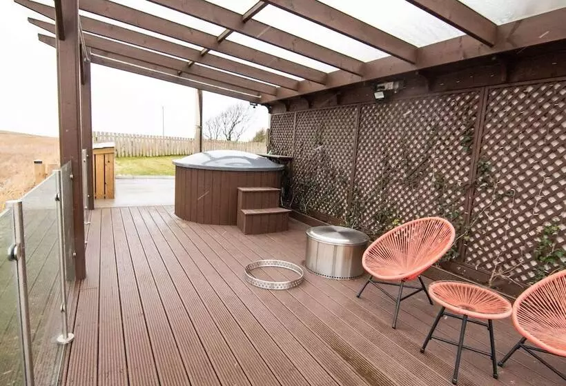 Residenssi Stunningly Refurbished 1 Bed Home On The N/e Coast