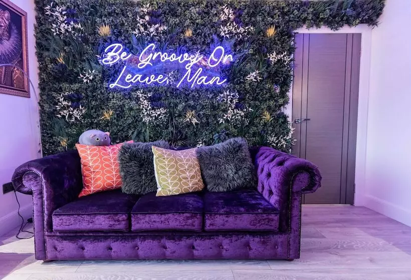 Residenssi Stunningly Refurbished 1 Bed Home On The N/e Coast