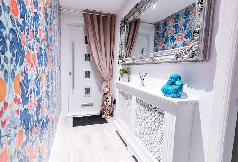 Residenssi Stunningly Refurbished 1 Bed Home On The N/e Coast