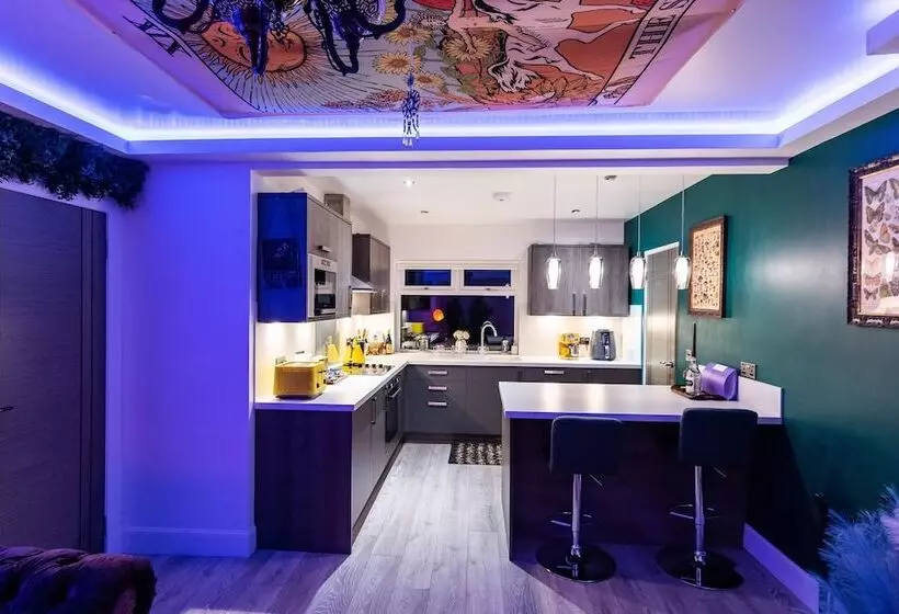 Residenssi Stunningly Refurbished 1 Bed Home On The N/e Coast