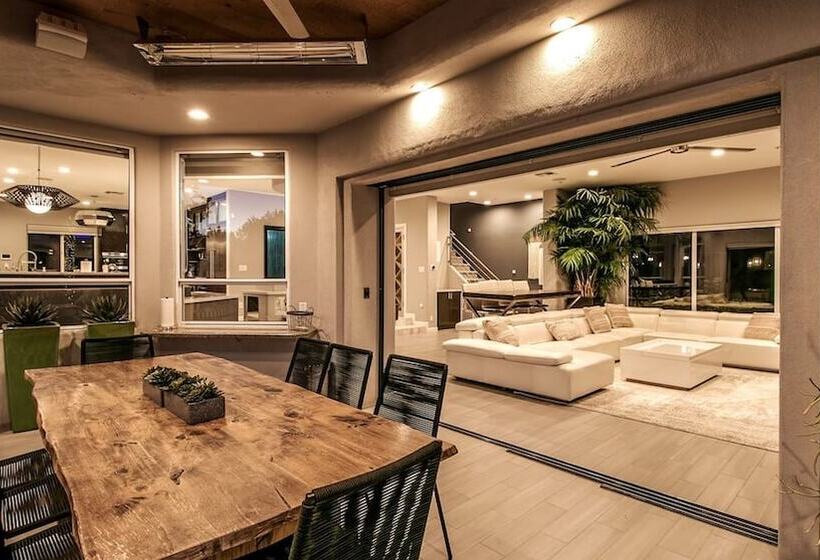 Stunning Private & Modern N. Scottsdale Estate!