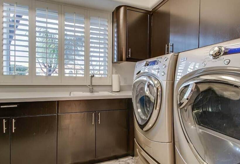 Stunning Private & Modern N. Scottsdale Estate!