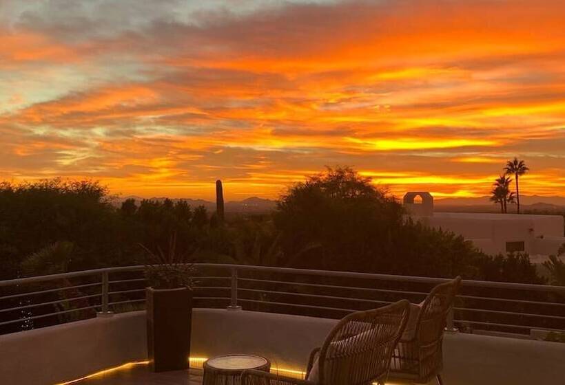 Stunning Private & Modern N. Scottsdale Estate!