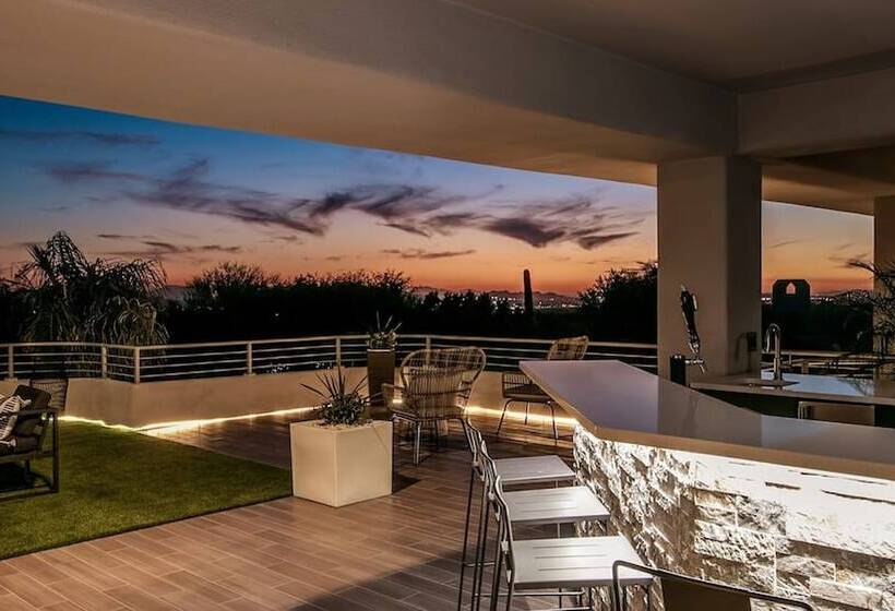 Stunning Private & Modern N. Scottsdale Estate!