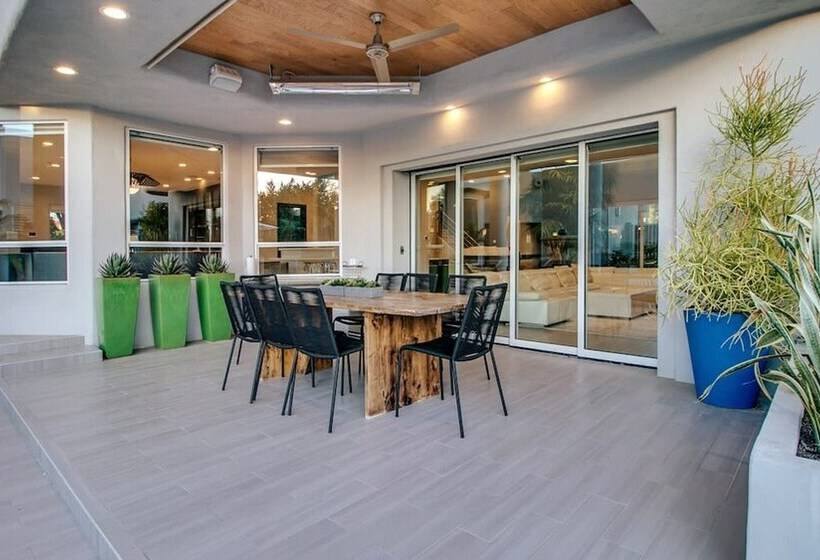 Stunning Private & Modern N. Scottsdale Estate!