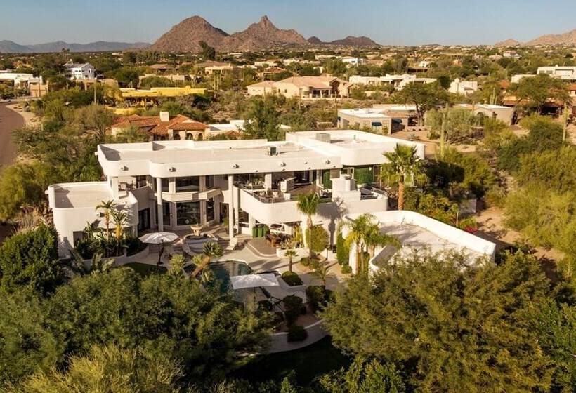 Stunning Private & Modern N. Scottsdale Estate!