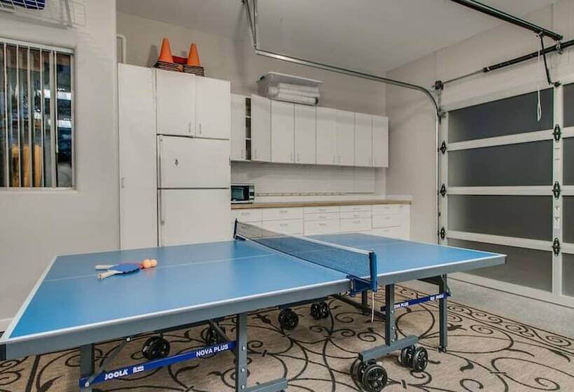 Stunning Private & Modern N. Scottsdale Estate!