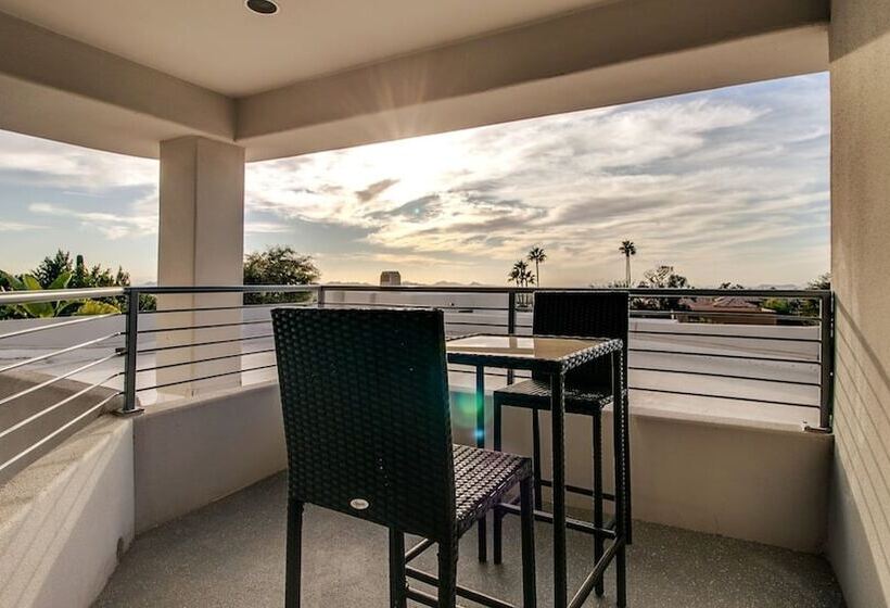 Stunning Private & Modern N. Scottsdale Estate!