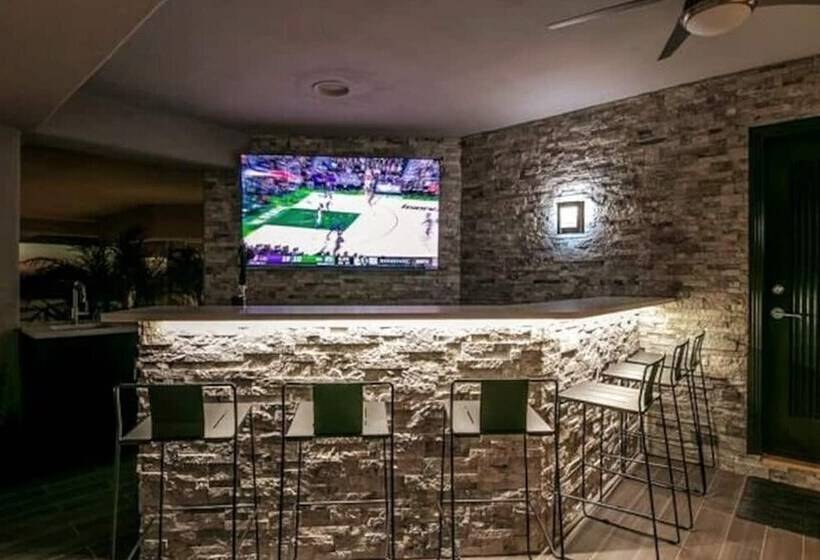 Stunning Private & Modern N. Scottsdale Estate!