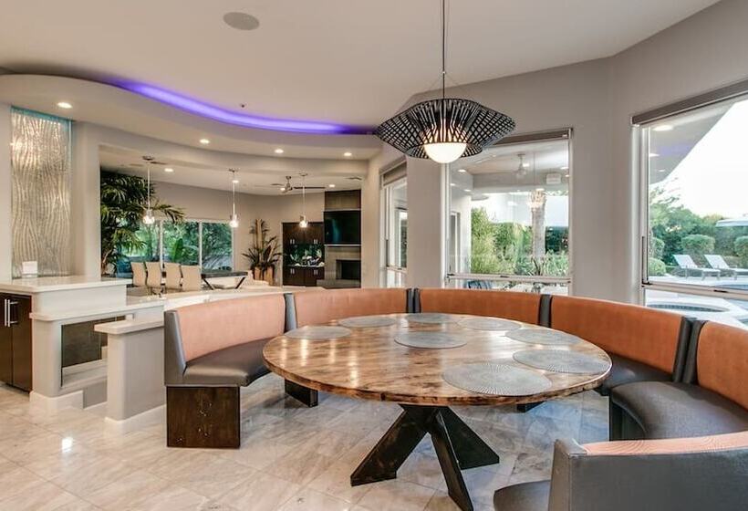 Stunning Private & Modern N. Scottsdale Estate!