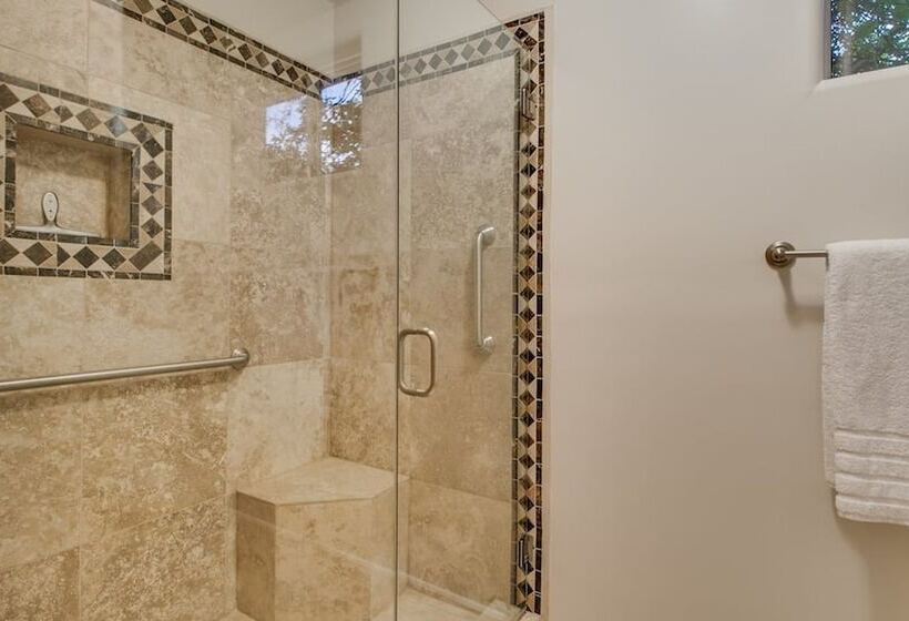 Stunning Private & Modern N. Scottsdale Estate!