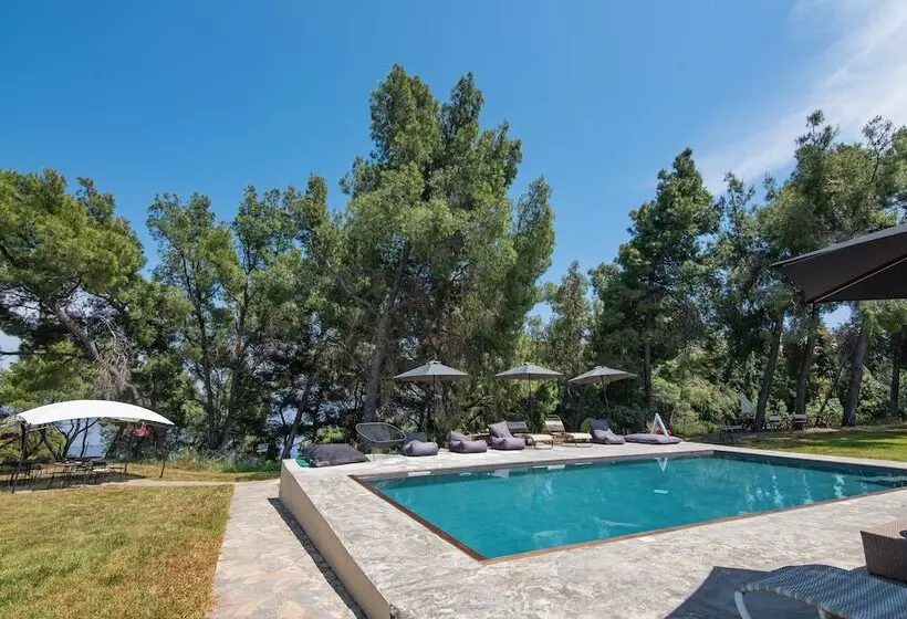 Aamiaismajoitus (B&B) Pefkon Suites