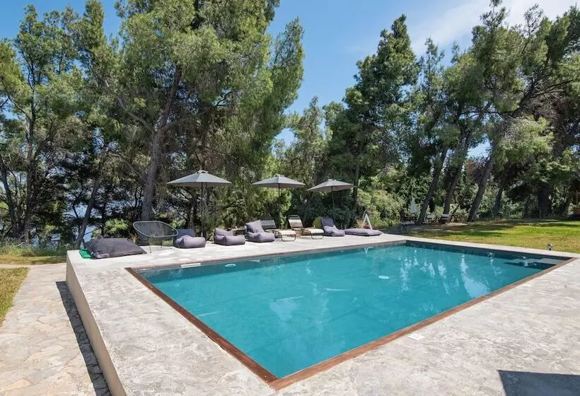 Aamiaismajoitus (B&B) Pefkon Suites