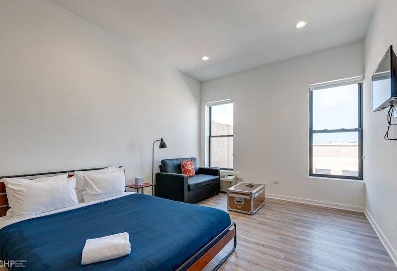 Blue Line Beauty In The Heart Of Chicago   747 Lofts Cabin 303 By Redawning